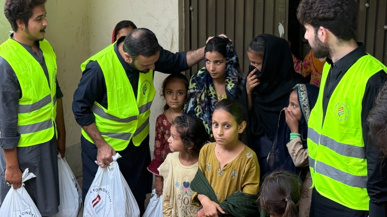 Distributing food packages