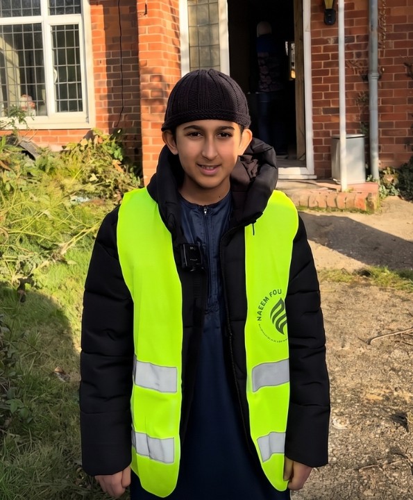 A Naeem Foundation volunteer